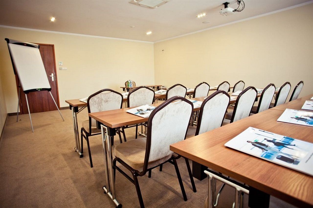 Hotel Mazovia Airport Modlin Nowy Dwor Mazowiecki Exterior photo